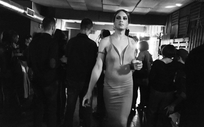 zitima-fotos-apo-18-fotografous-sto-booze-cooperativa