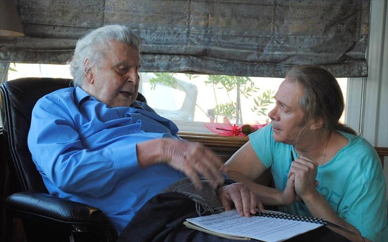 o-stefanos-korkolis-se-erga-tou-miki-theodoraki