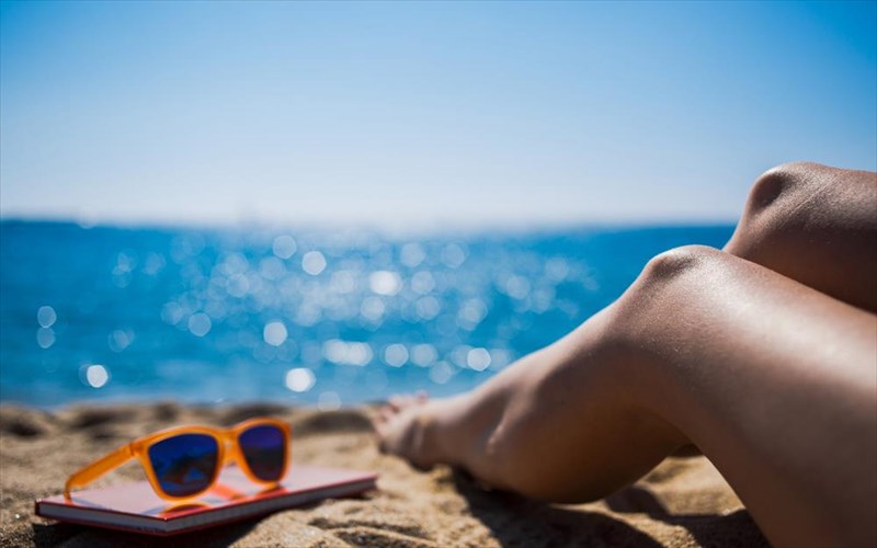 pos-na-proetoimasete-to-derma-kai-to-soma-sas-prin-tin-paralia