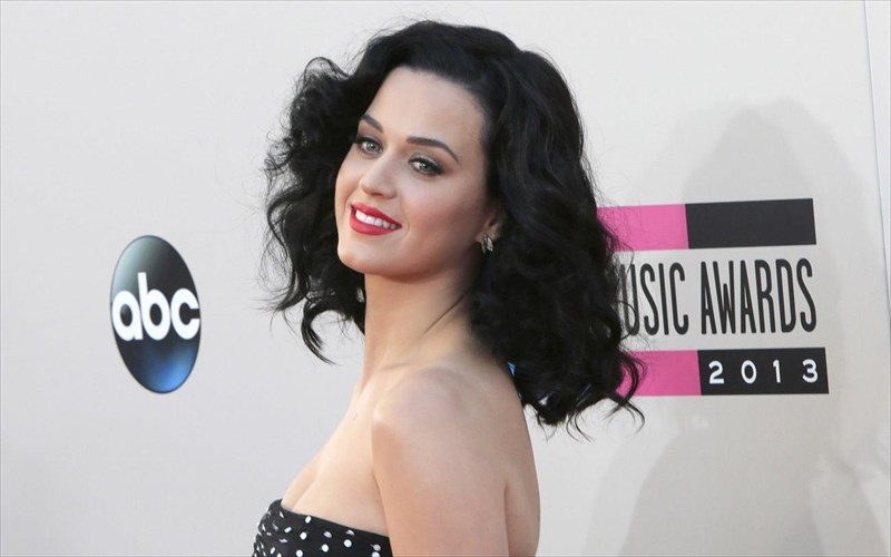 i-katy-perry-einai-i-basilissa-tou-twitter-basilissa-tou-twitter