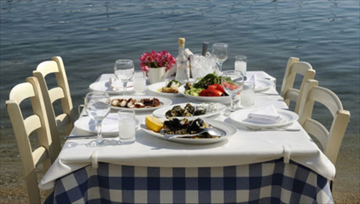 sarakostiano-trapezi-ti-mas-epifulassei