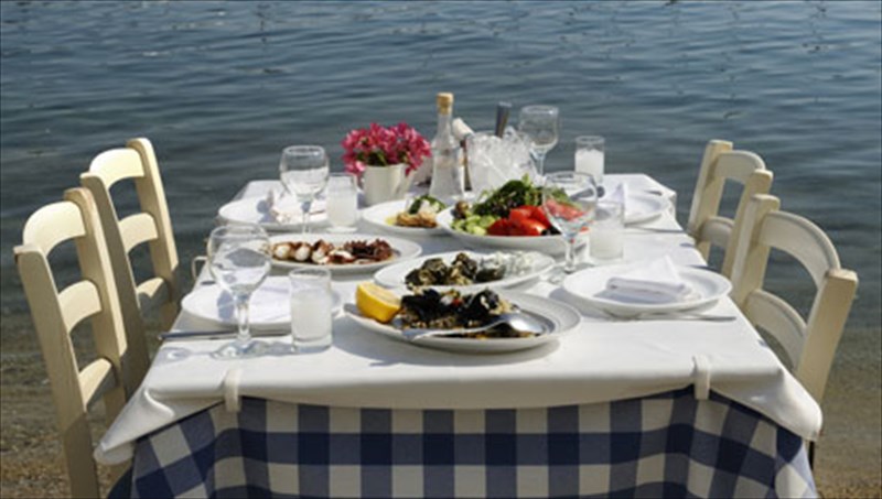 sarakostiano-trapezi-ti-mas-epifulassei