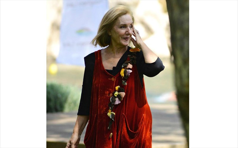 duo-parastaseis-gia-ton-xeimona-pou-tha-rthei-apo-tin-karmen-rouggeri