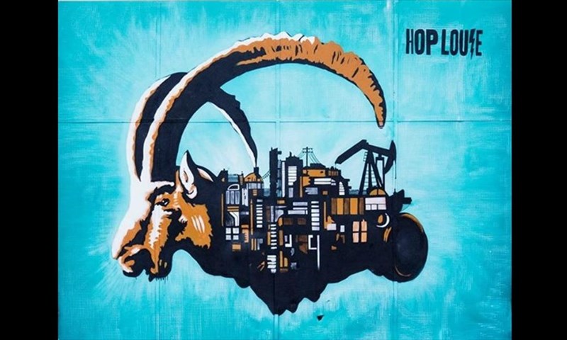 caged-city-h-sugxroni-megaloupoli-sto-mikroskopio-ton-street-artists-hop-louiekaihello-banana