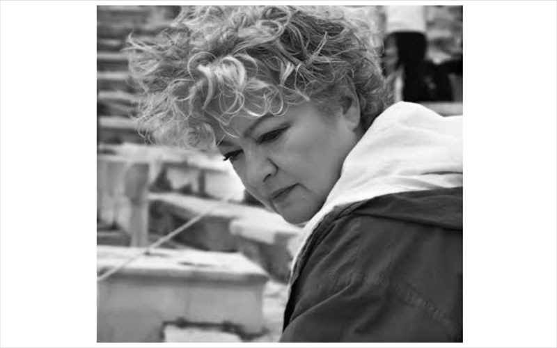 i-tania-tsanaklidou-sto-mikro-theatro-arxaias-epidaurou