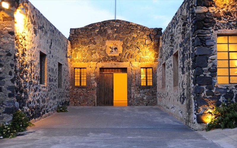 bazoume-plori-gia-santorini-kai-to-fetino-plousio-festibal-texnon