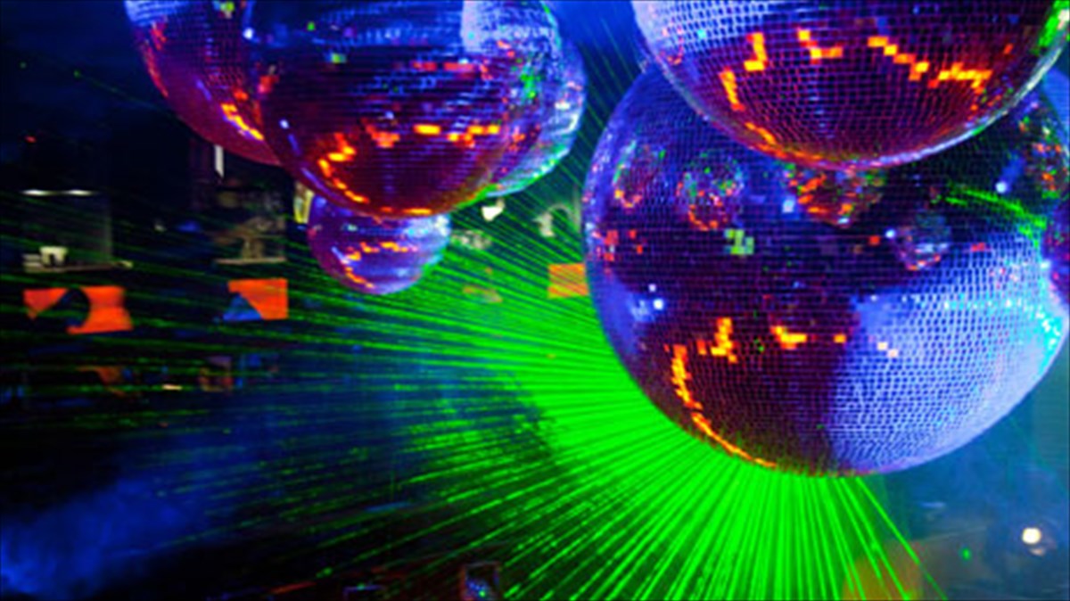 kitsch-diaskedasi-kathe-pempti-sto-kolonaki