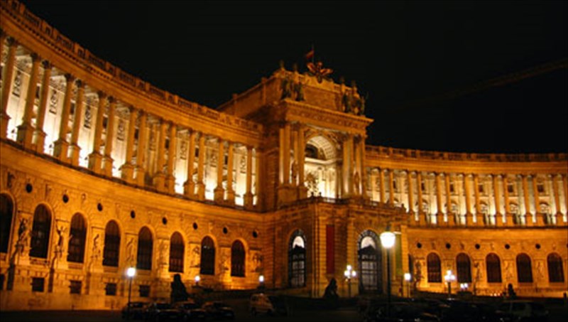 deka-logoi-gia-na-episkeftheite-ti-bienni