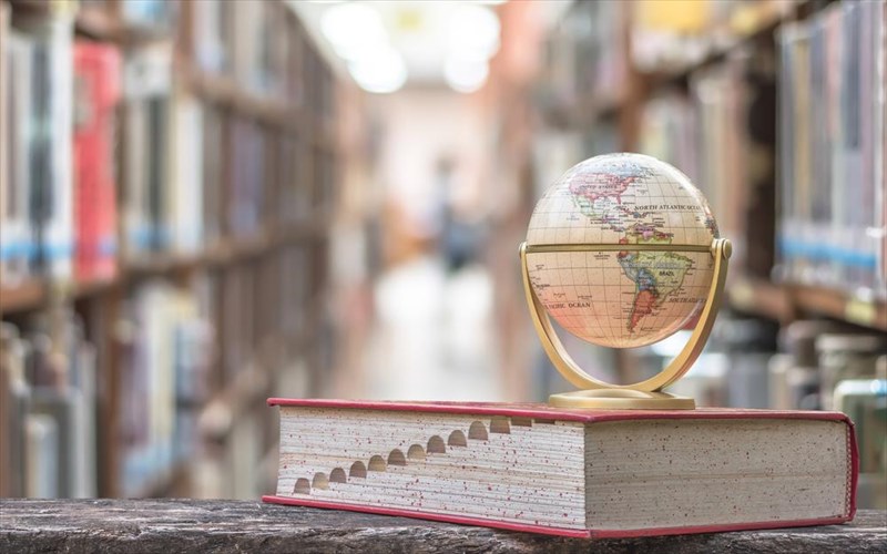 gine-eksereunitis-tou-kosmou