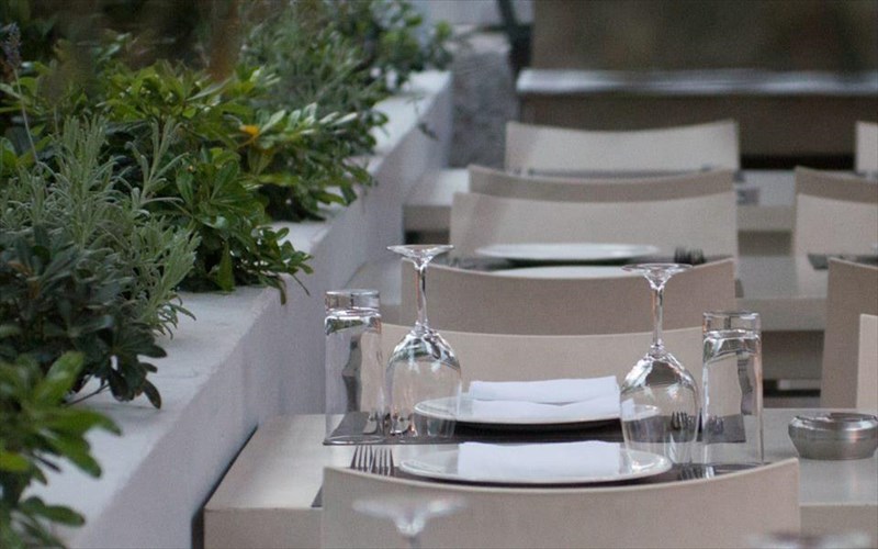 o-basilainas-allazei-xoro-kai-prosferei-menou-epoxis