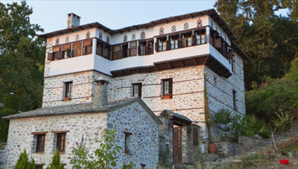 ag-georgios-pinakates-buzitsa-milies-authentiko-xeimoniatiko-pilio