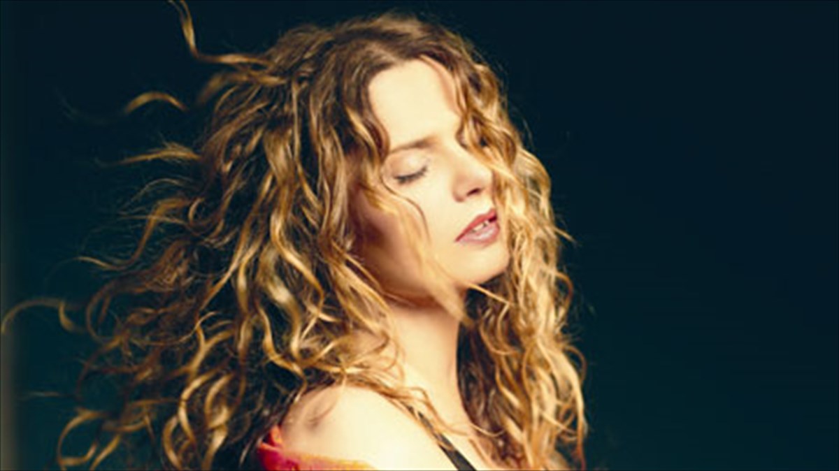 i-eleni-tsaligopoulou-anoigei-tin-aulaia