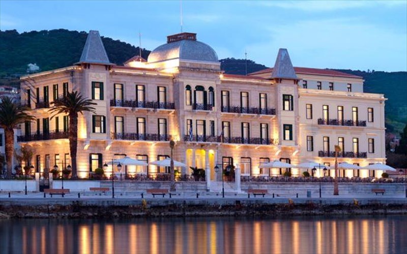 to-poseidonion-grand-hotel-apoxaireta-ton-ioulio-me-mia-triimeri-geustiki-giorti