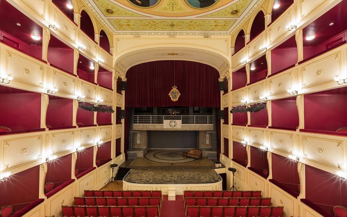 theatro-apollon-suros