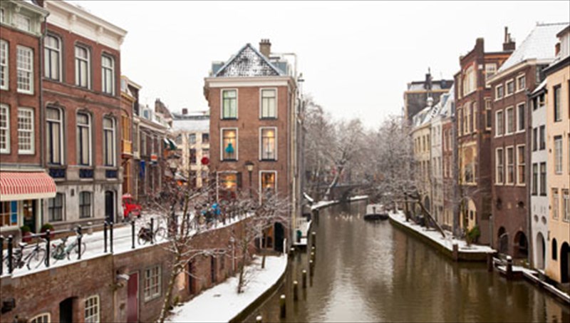 taksidi-se-10-poleis-makria-apo-ta-fota-tis-dimosiotitas