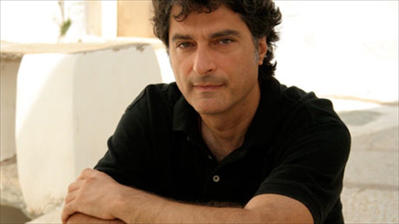 o-giorgos-koumentakis-sto-mousiko-mikroskopio