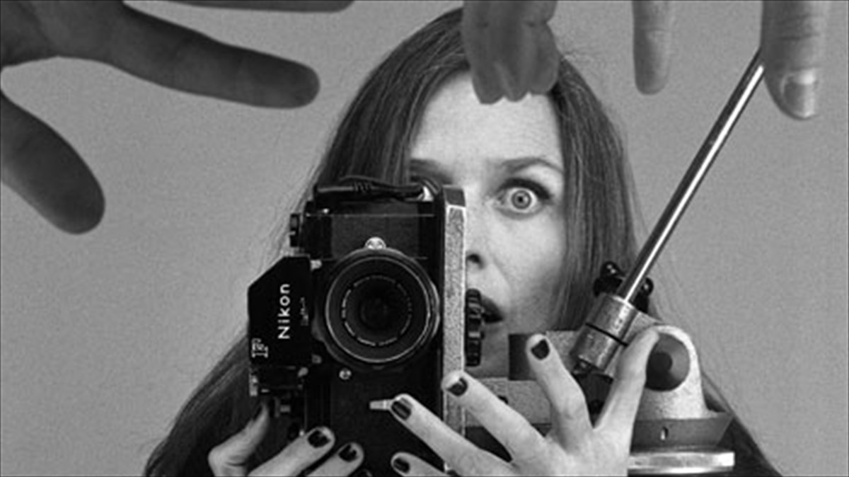 i-parabatiki-outopia-mias-ispanidas-fotografou