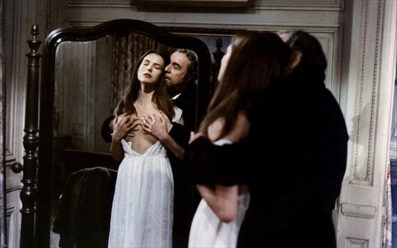 to-skoteino-antikeimeno-tou-pothou-sto-xutirio