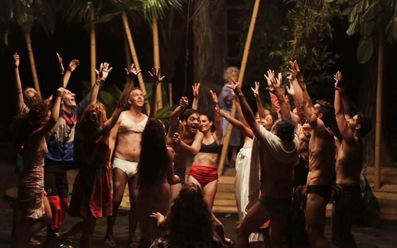 oi-ornithes-foliazoun-sti-stegi-ton-septembrio