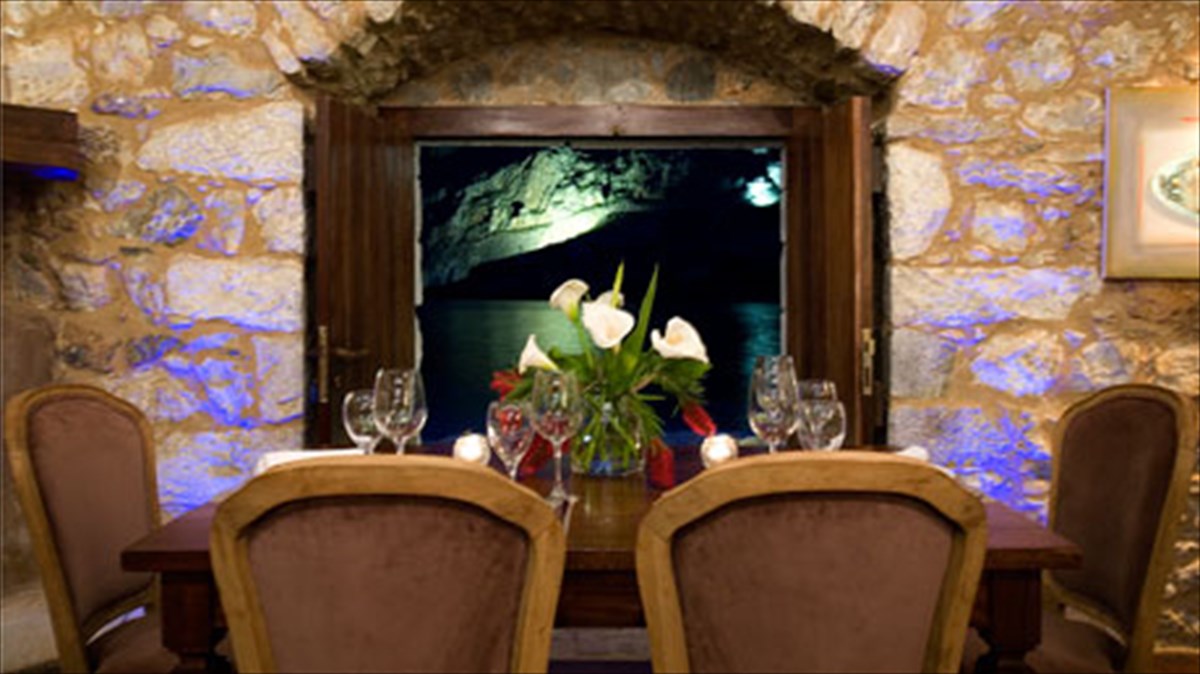 kurimai-i-maniatiki-kouzina-se-monternes-peripeteies