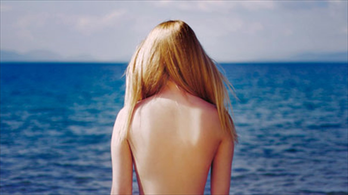 eikastikos-foros-timis-stis-gunaikes-tou-kosmou