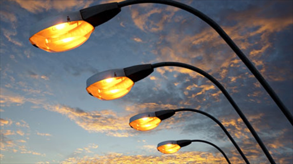 poso-palios-einai-o-texnitos-fotismos-texnitos-fotismos