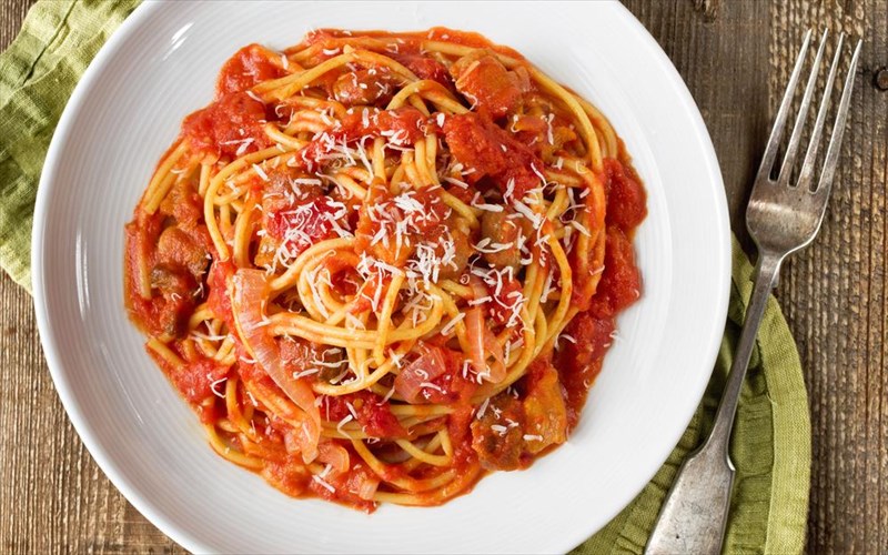 i-makaronada-amatriciana-stelnei-boitheia-sto-amatrice-tis-italias