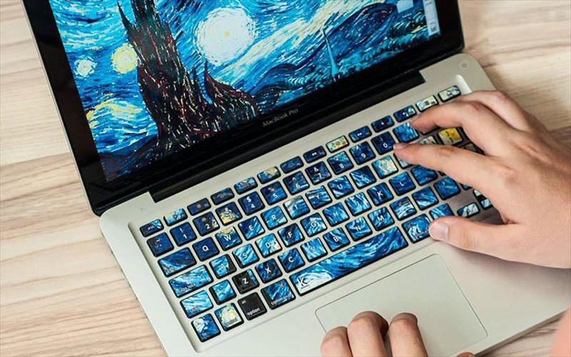 metatrepste-ta-laptop-sas-se-erga-texnis