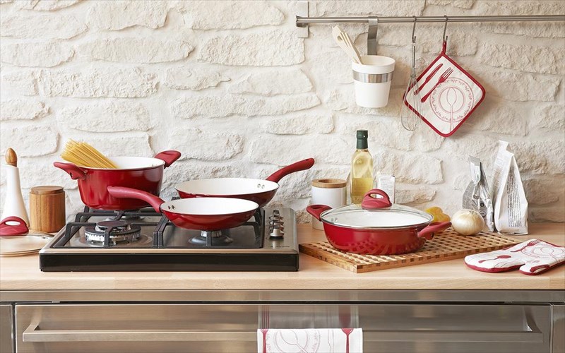 mipos-i-katsarola-sas-einai-toksiki-ta-3-pio-asfali-skeui-gia-mageirema-pio-asfali-skeui-gia-mageirema