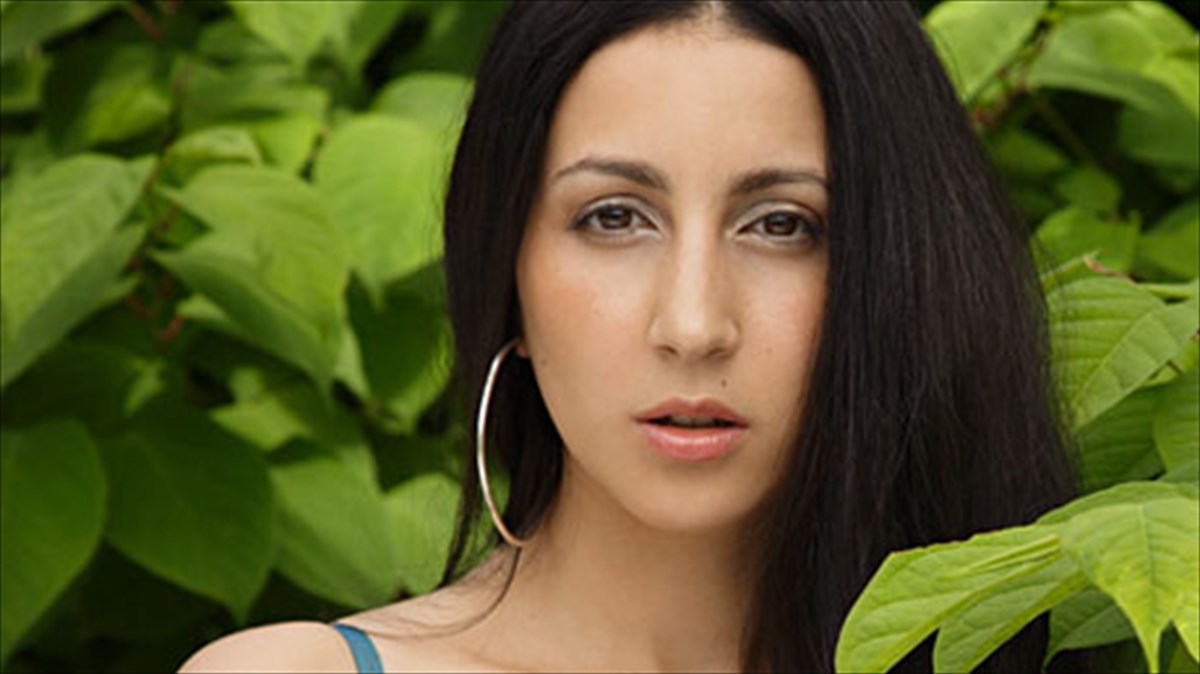 lynda-thalie-o-ouranos-einai-panta-galanos-piso-apo-ta-maura-sunnefa