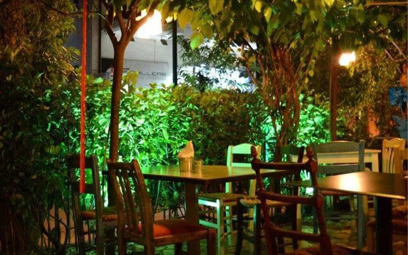 5-prasines-aules-stin-athina-gia-na-apolausete-to-fagito-sas-sti-fusi-prasines-aules-stin-athina-gia-na-apolausete-to-fagito-sas-sti-fusi