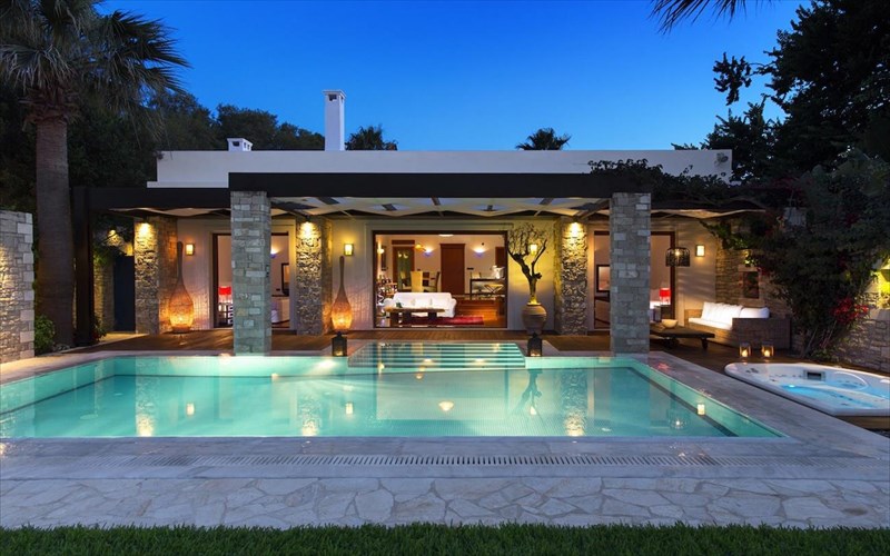 ta-brabeia-tis-elladas-sta-world-travel-awards-2016