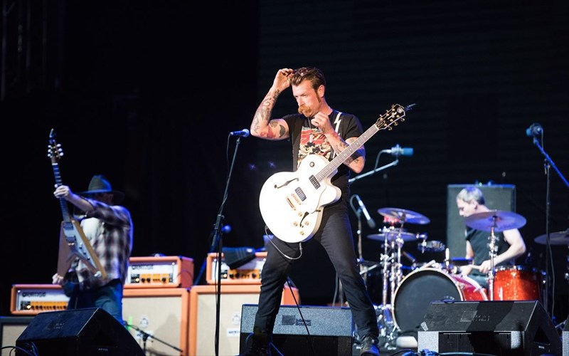 eidame-tous-eagles-of-death-metal-sto-piraeus-academy-117