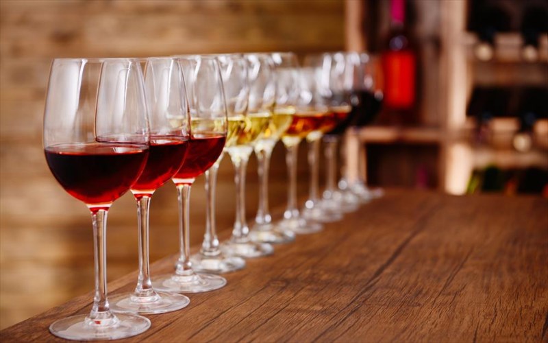 sto-vein-wine-bar-kai-bistrot-etoimazontai-krasarismata-bistrot-etoimazontai-krasarismata