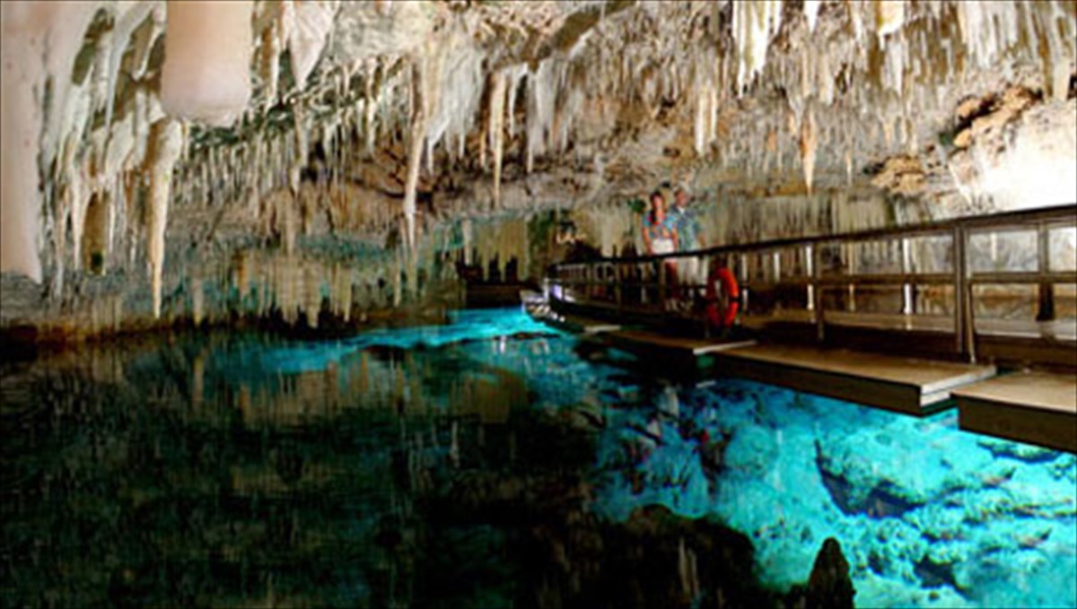 i-upogeia-omorfia-10kai1-katapliktikon-spilaion-tou-kosmou