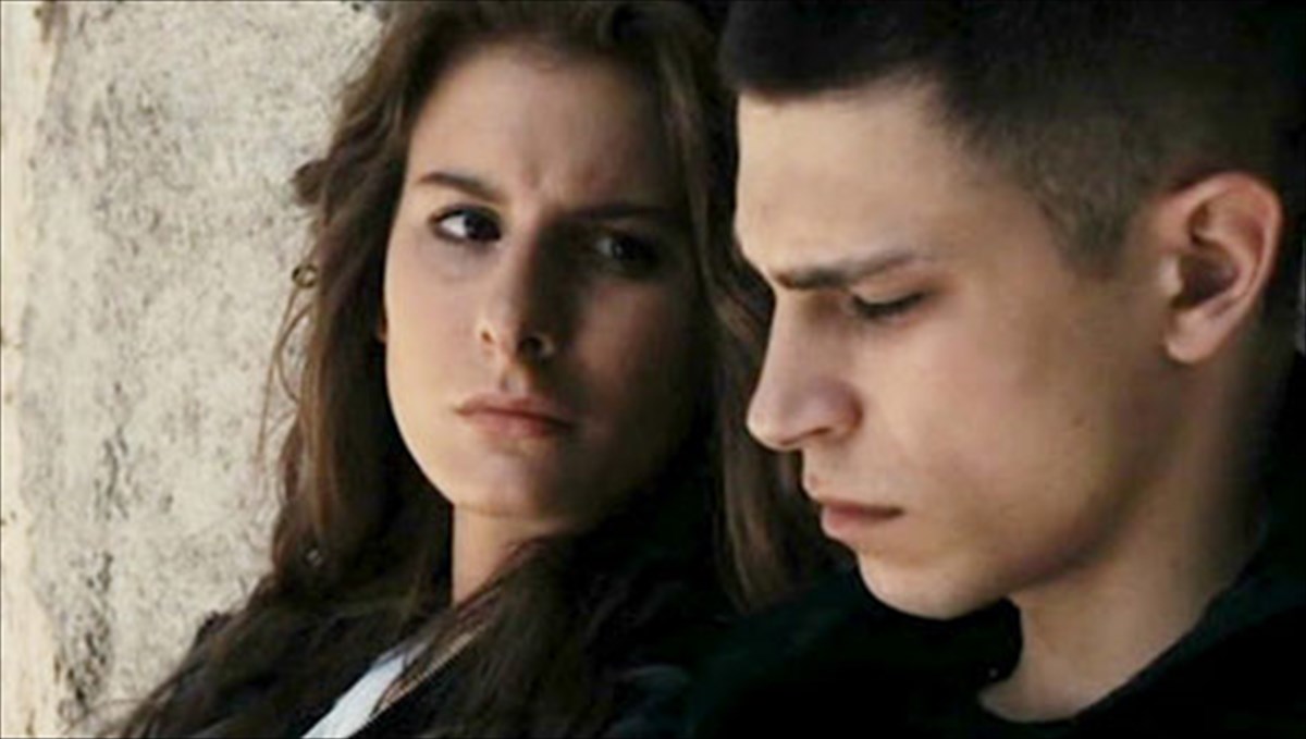 apodrasi-se-enan-aspro-aspro-kosmo