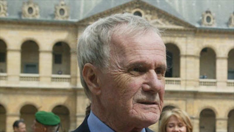 efuge-o-skinothetis-tou-polemou-skinothetis-tou-polemou