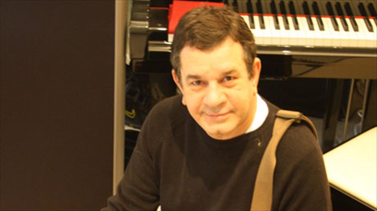 o-stamatis-spanoudakis-gia-tin-ellada-sto-megaro