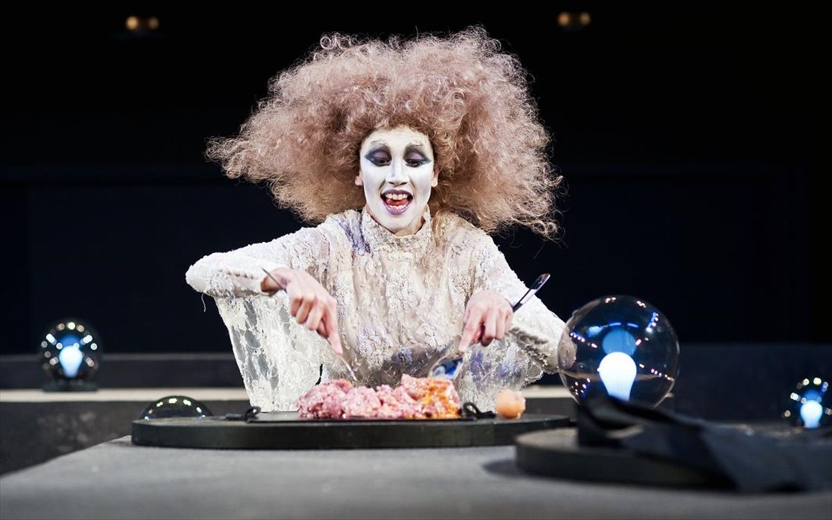 o-adais-kai-o-parafron-parafron