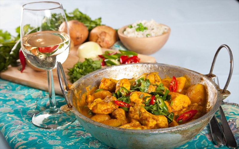 ti-krasia-tairiazoun-sta-pikantika-piata