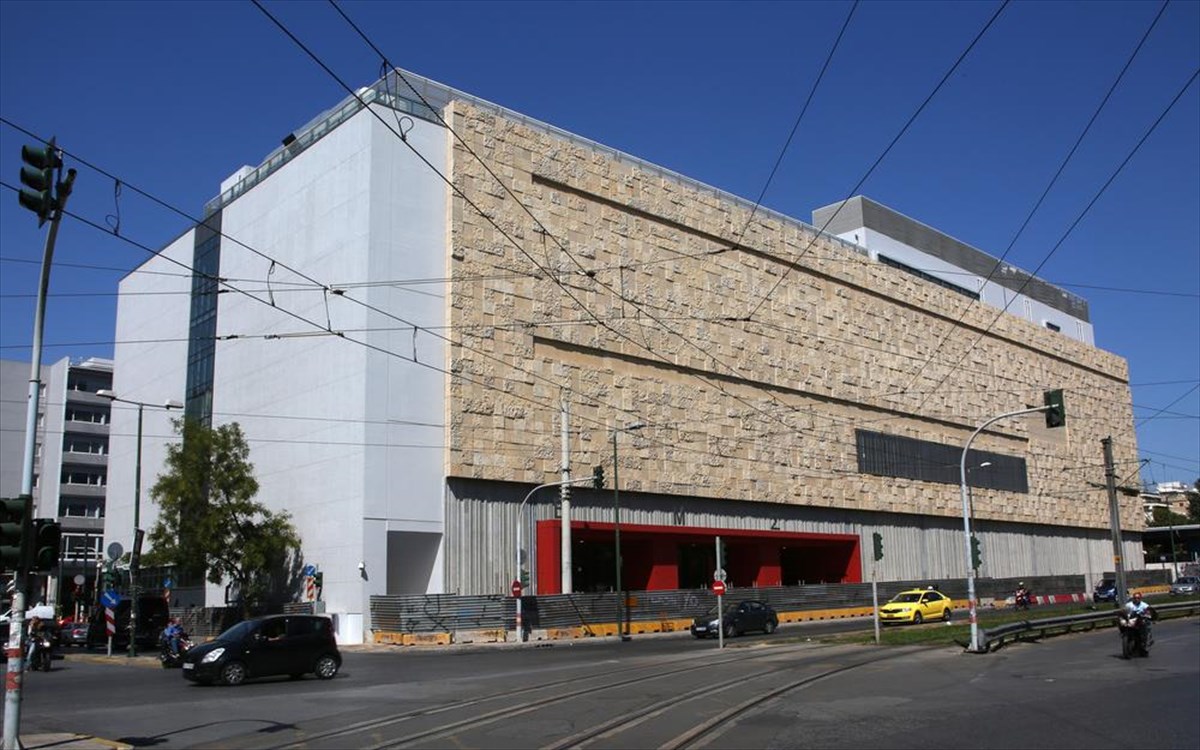 ethniko-moyseio-sygxronis-texnis-synenteyksi-typoy