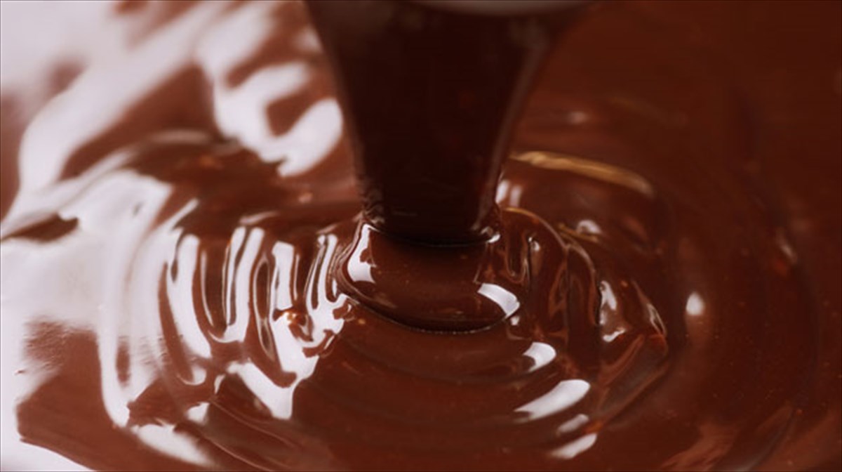 i-sokolata-ofelei-tin-thetiki-skepsi