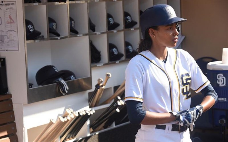 to-pitch-einai-mia-ethistiki-athlitiki-istoria-me-gunaika-protagonistria