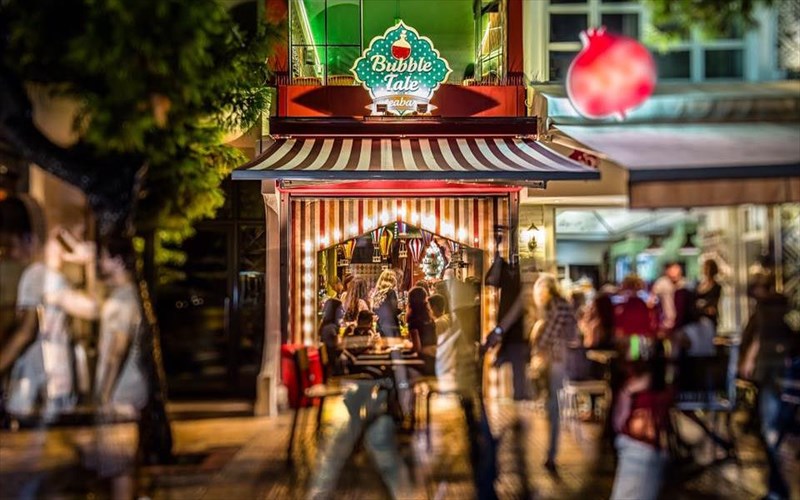 yparxoun-ksotika-magisses-kai-neraides-stin-poli