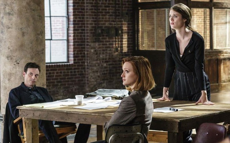 otan-oli-i-pop-koultoura-prospathei-na-riksei-to-internet-to-halt-and-catch-fire-mas-pigainei-sti-dimiourgia-tou-pop-koultoura-prospathei-na-riksei-to-internet-to-halt-and-catch-fire-mas-pigainei-sti-dimiourgia-tou