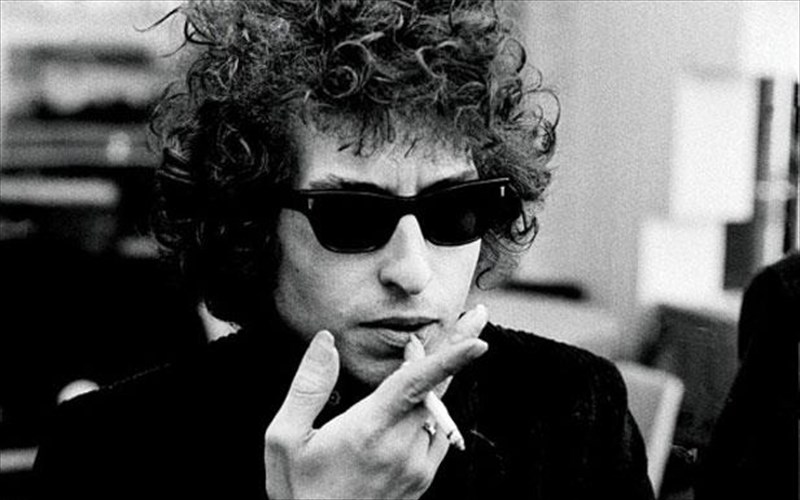 afantos-o-bob-dylan-meta-tin-brabeusi-tou-me-nompel-bob-dylan-meta-tin-brabeusi-tou-me-nompel