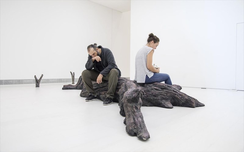 to-paradeisio-nisi-tis-lampentouza-stin-kentriki-skini