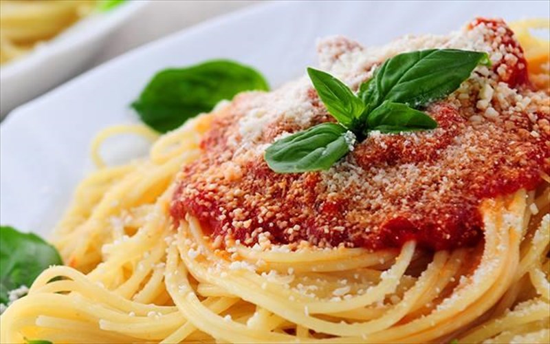 apolauste-axnisti-makaronada-se-5-geustika-simeia-tis-athinas-geustika-simeia-tis-athinas