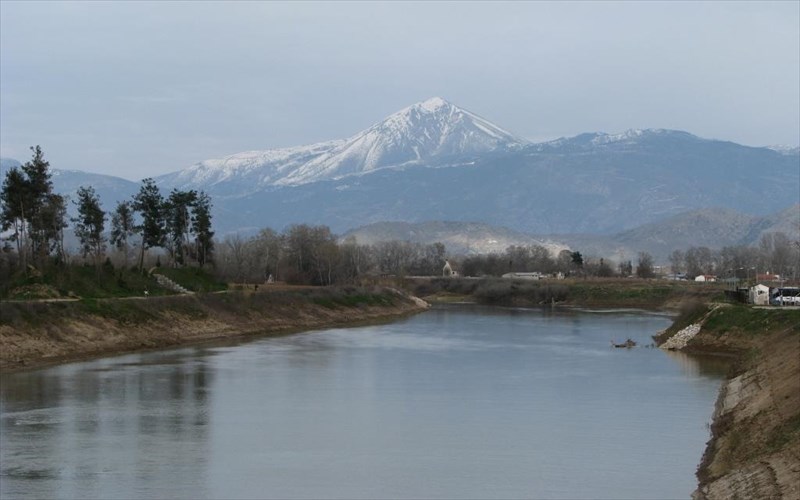 taksidi-sti-larisa-kai-ta-kalutera-tis