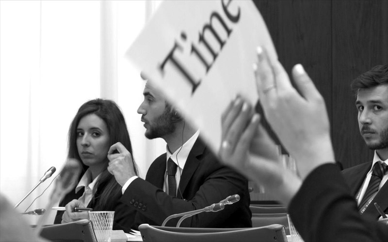 to-twisting-crash-elladas-elbetias-ksekinaei-sto-romantso